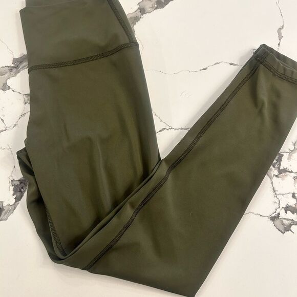 Fleo Green Athletic Leggings Streamlined Design - Picture 2 of 4